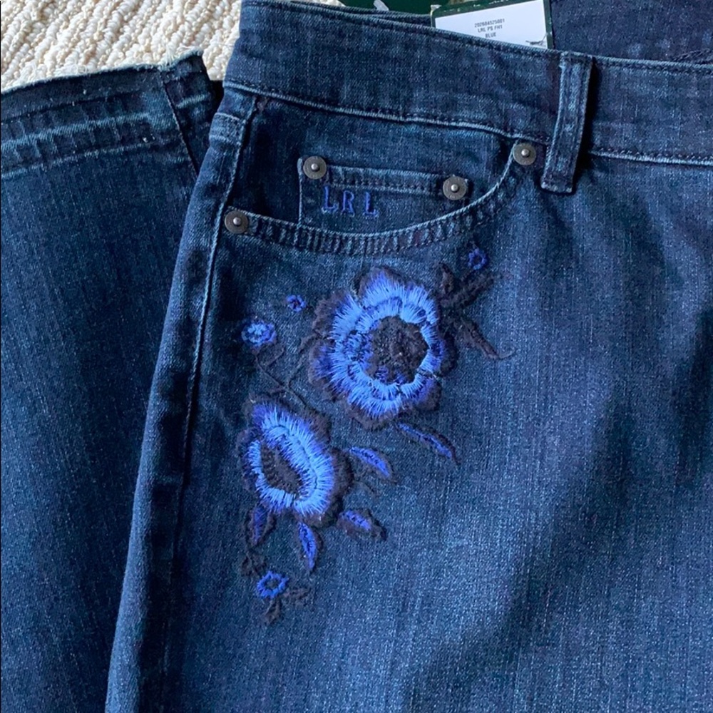 Skinny crop jeans w/ embroidery